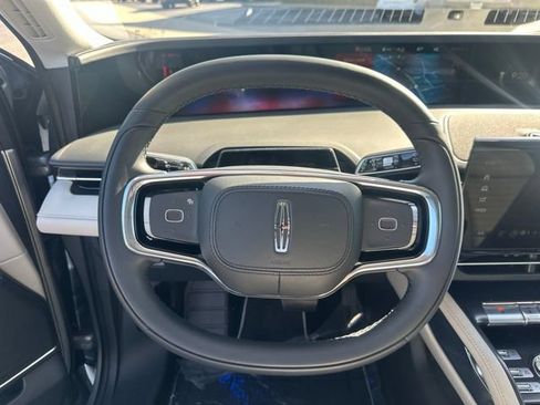Used 2025 Lincoln Nautilus Reserve AWD/4WD image 19