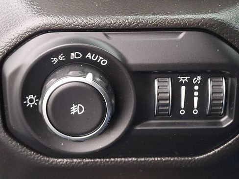 Used 2022 Jeep Wrangler Unlimited Sahara AWD/4WD image 23
