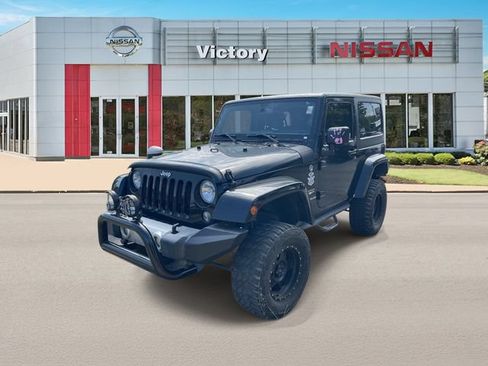 Used 2015 Jeep Wrangler Sahara w/ Connectivity Group AWD/4WD image 3