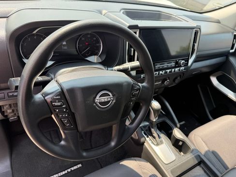 Used 2025 Nissan Frontier SV RWD image 24