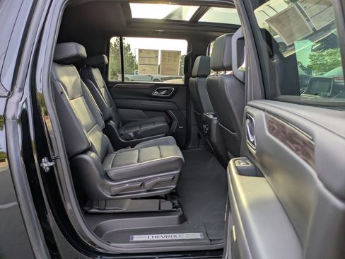 Used 2023 Chevrolet Suburban Z71 w/ Off-Road Capability Package image 35