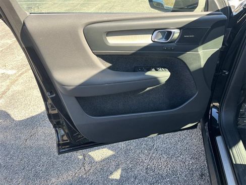 Used 2023 Volvo XC40 B5 Ultimate w/ Climate Package image 20