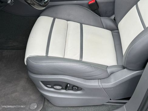 Used 2023 Porsche Cayenne Turbo S image 38