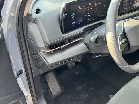 Used 2024 Nissan Ariya AWD image 12