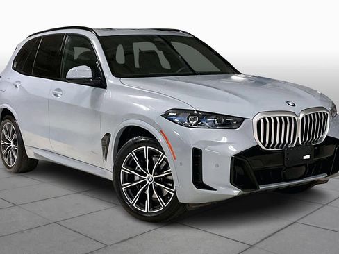 Used 2025 BMW X5 xDrive40i w/ M Sport Package image 3
