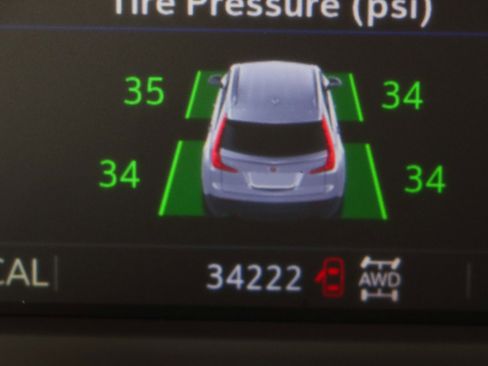 Used 2023 Cadillac XT4 Premium Luxury image 16