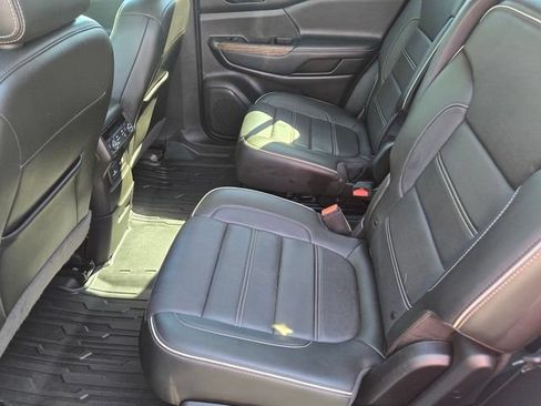 Used 2020 GMC Acadia Denali w/ Denali Ultimate Package AWD/4WD image 10