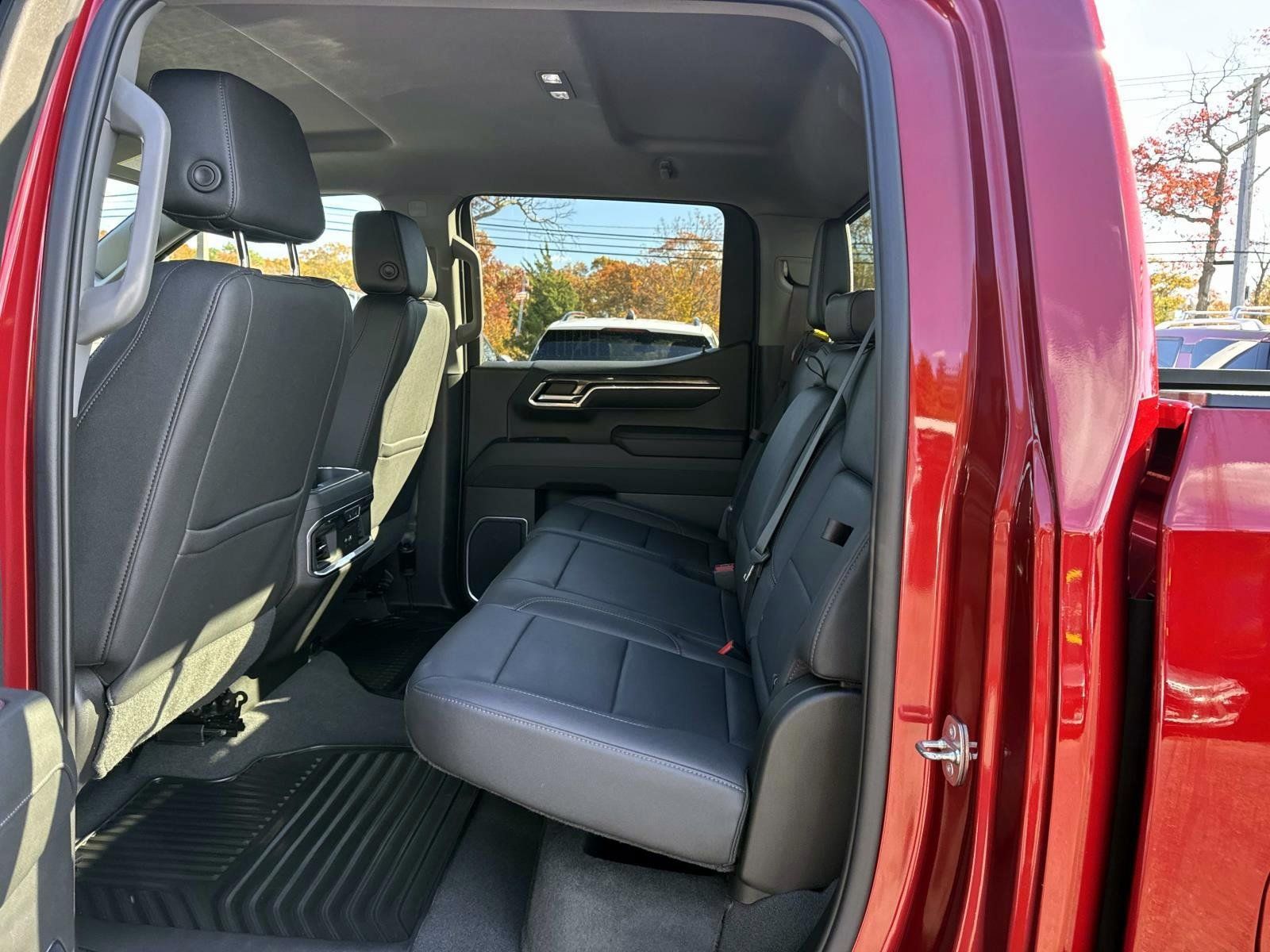 Used 2023 Chevrolet Silverado 1500 LTZ w/ LTZ Convenience Package II AWD/4WD image 8