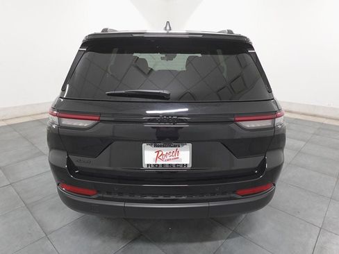 New 2025 Jeep Grand Cherokee Altitude image 4