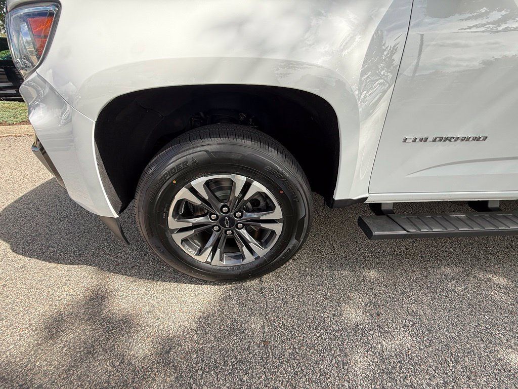 Used 2022 Chevrolet Colorado Z71 w/ Safety Package RWD image 31