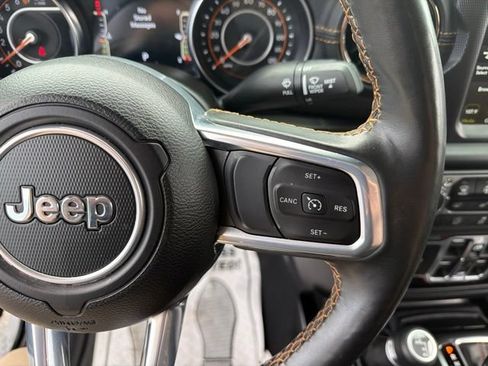 Used 2022 Jeep Gladiator Overland AWD/4WD image 12