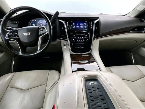 Used 2017 Cadillac Escalade Luxury AWD/4WD image 18