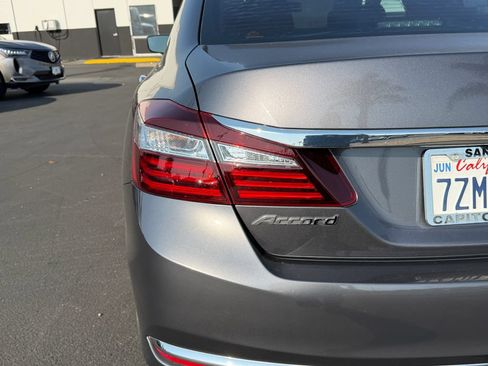 Used 2017 Honda Accord LX image 11