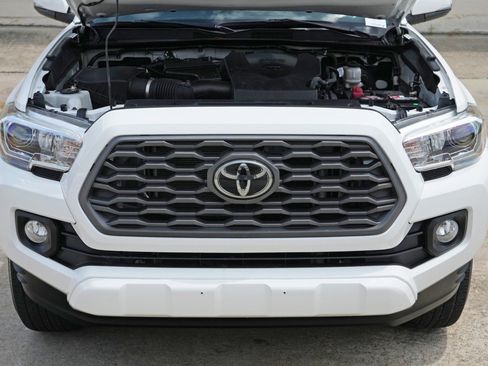 Used 2021 Toyota Tacoma TRD Sport w/ Technology Package RWD image 7