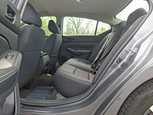 Used 2024 Nissan Altima 2.5 SV FWD image 10