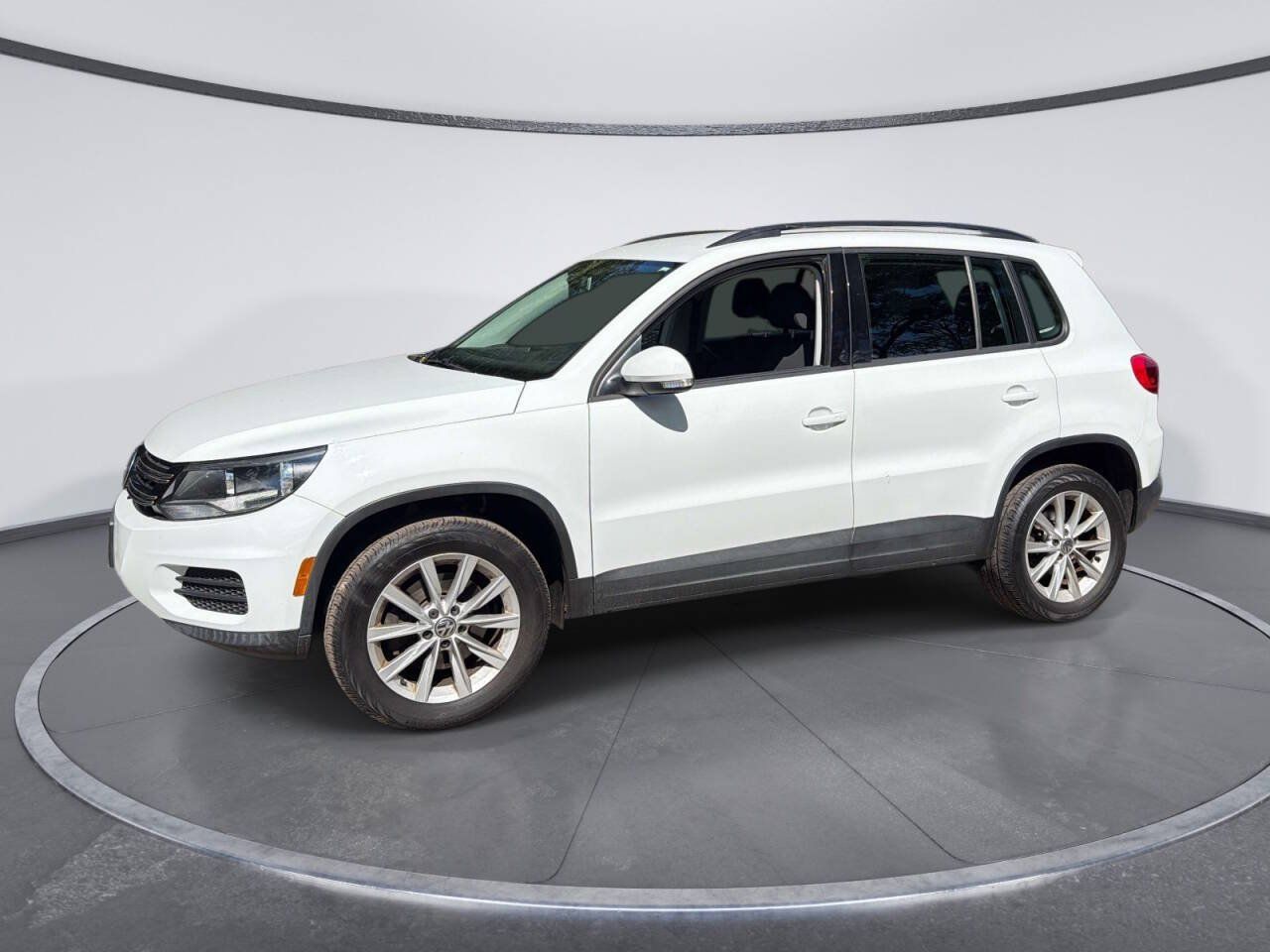 Used 2017 Volkswagen Tiguan S AWD/4WD image 2