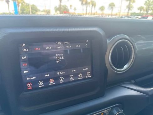 Used 2019 Jeep Wrangler Unlimited Sahara AWD/4WD image 14