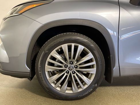 Certified 2022 Toyota Highlander Platinum image 11