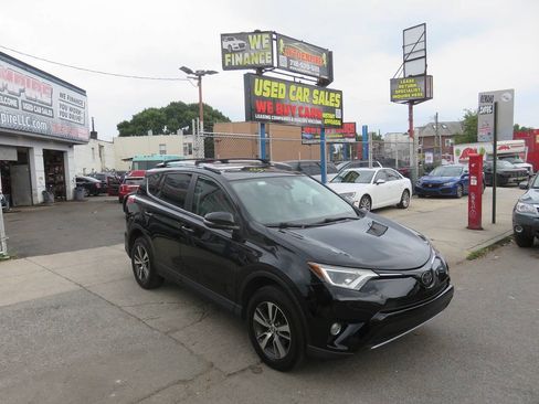 Used 2018 Toyota RAV4 XLE w/ Plus Extra Value Package AWD/4WD image 3