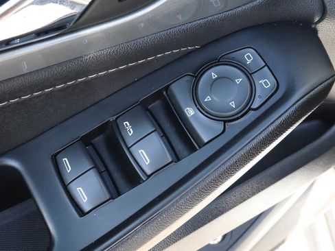 Used 2023 Chevrolet Traverse LT FWD image 14