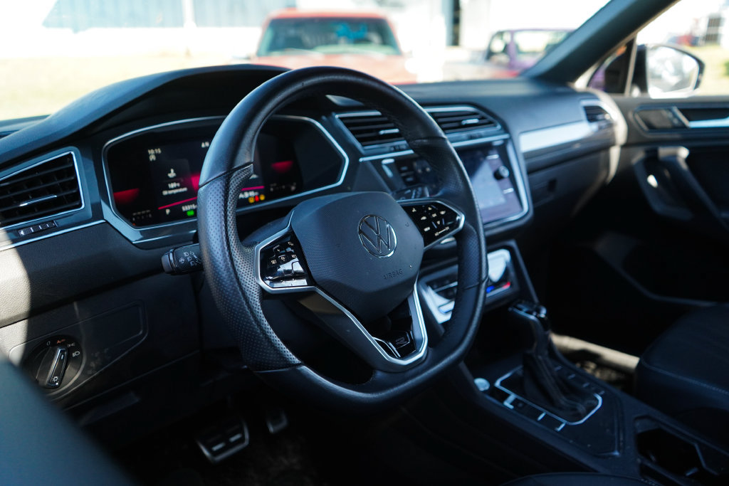 Used 2022 Volkswagen Tiguan SE R-Line FWD image 6