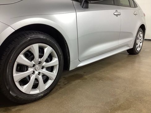 Used 2025 Toyota Corolla LE FWD image 2