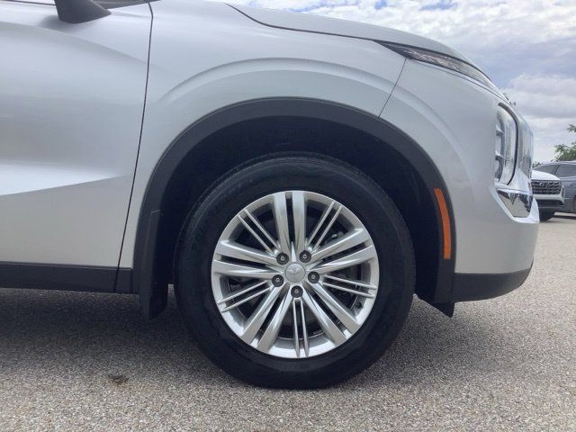 Used 2022 Mitsubishi Outlander ES FWD image 32
