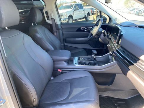 Used 2025 Kia Carnival SX Prestige image 28