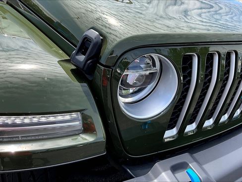 Used 2022 Jeep Wrangler Unlimited Sahara w/ Cold Weather Group AWD/4WD image 31