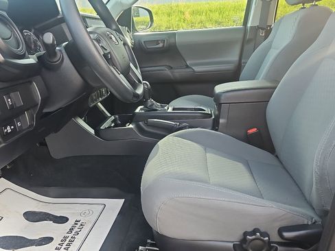 Used 2020 Toyota Tacoma SR AWD/4WD image 10