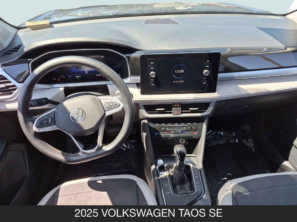 Used 2025 Volkswagen Taos SE FWD image 13