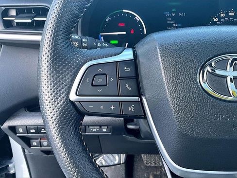 Used 2024 Toyota Sienna XLE Woodland Edition image 18
