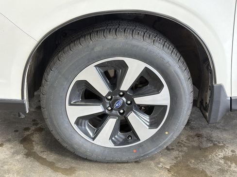 Used 2017 Subaru Forester 2.5i Premium w/ All-Weather Package AWD/4WD image 5