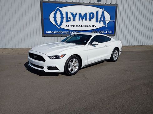 Used 2016 Ford Mustang Coupe image 2
