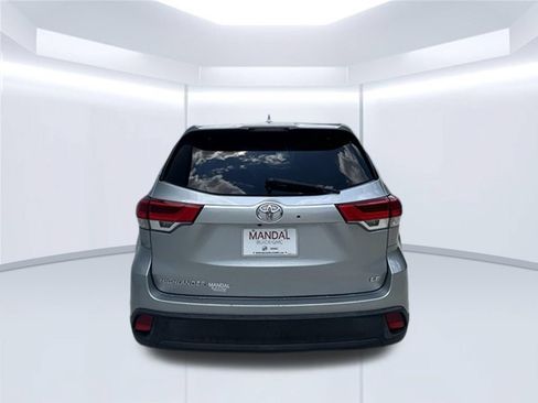 Used 2018 Toyota Highlander Plus w/ Carpet Mat Package (TMS) FWD image 8