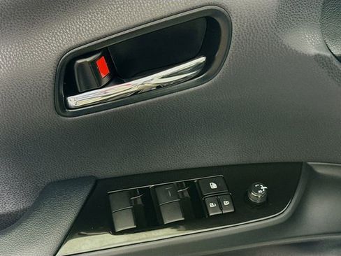 Used 2022 Toyota Prius LE image 18