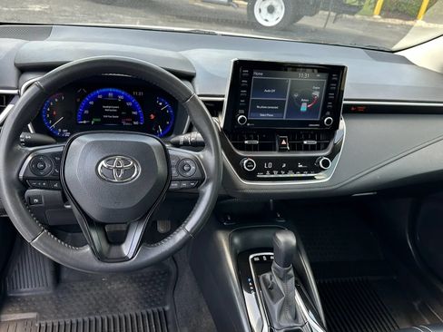 Used 2022 Toyota Corolla LE w/ Premium Interior Package FWD image 15