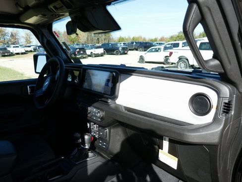 New 2026 Jeep Gladiator Sport image 11