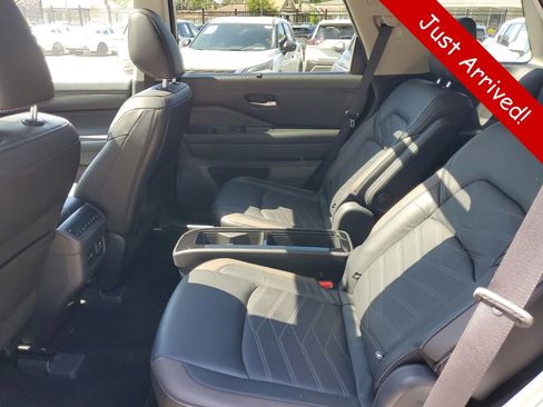 Used 2023 Nissan Pathfinder Platinum AWD/4WD image 10