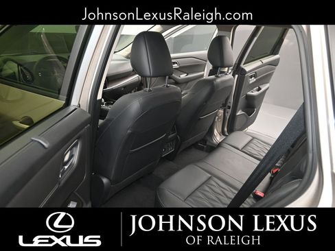 Used 2024 Nissan Rogue Platinum w/ Platinum Premium Package image 12