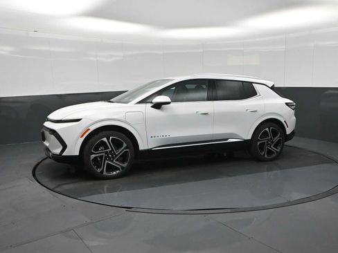 New 2026 Chevrolet Equinox EV LT image 4