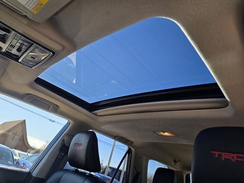 Used 2021 Toyota 4Runner Venture w/ Moonroof Package image 17