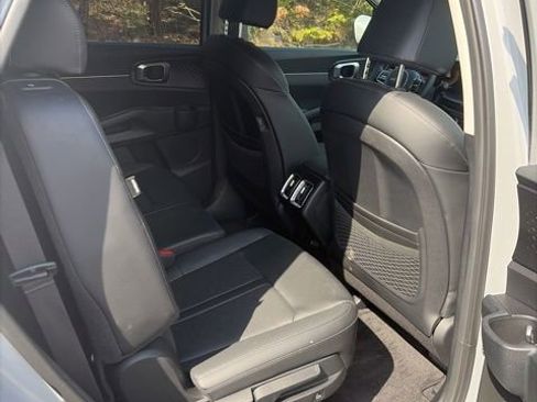 Used 2025 Kia Sorento S w/ Panoramic Sunroof Package image 21
