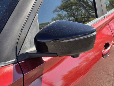 Used 2019 Nissan Kicks SR w/ Exterior Package FWD image 37