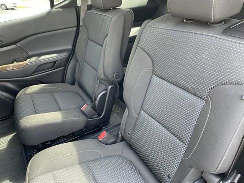 Used 2023 GMC Acadia SLE w/ Driver Convenience Package FWD image 27