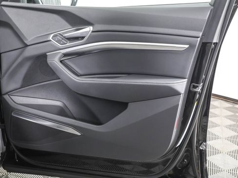Used 2022 Audi e-tron Premium Plus w/ Premium Plus Package image 48