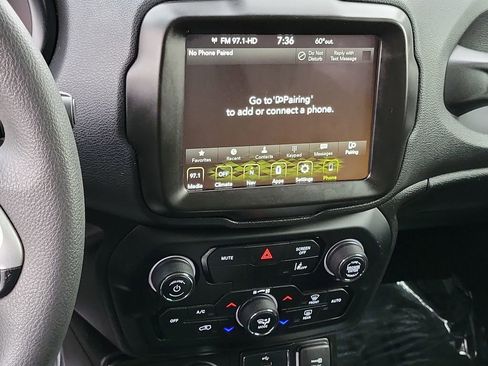 Used 2023 Jeep Renegade Latitude image 8