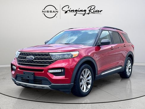 Used 2021 Ford Explorer XLT w/ Equipment Group 202A RWD image 3