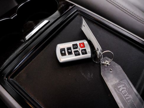 Used 2019 Toyota Sienna XLE w/ XLE Navigation Package image 52