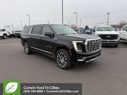 Used 2025 GMC Yukon XL Denali image 3